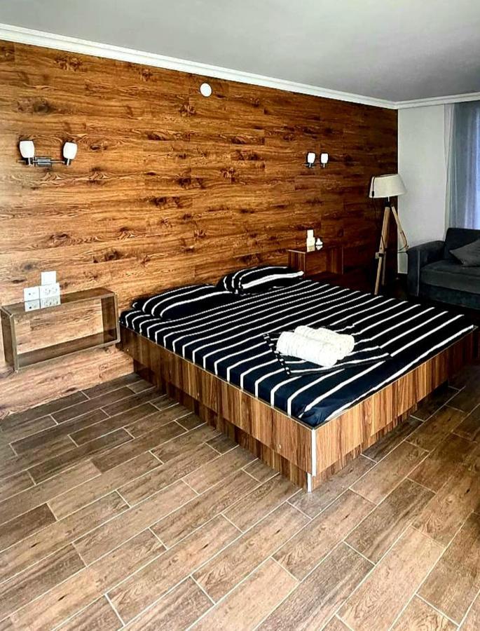 Live Inn Уреки Екстериор снимка