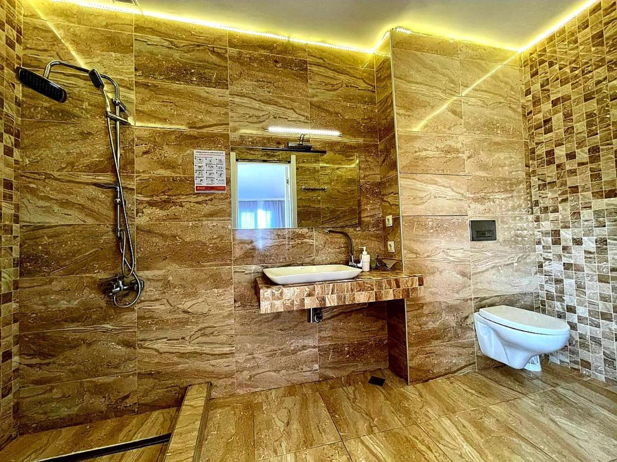 Live Inn Уреки Екстериор снимка