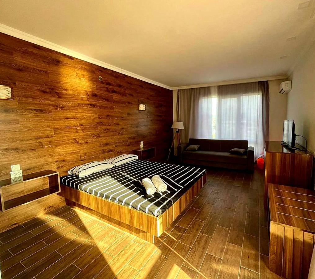 Live Inn Уреки Екстериор снимка