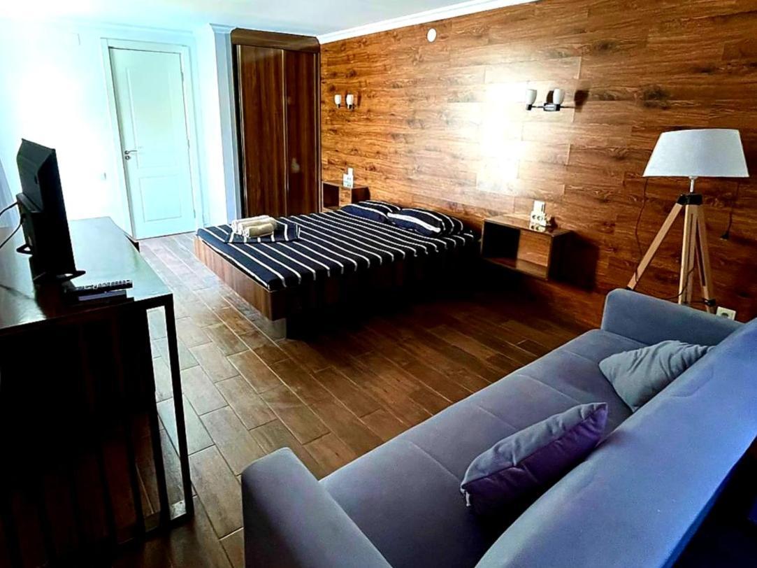 Live Inn Уреки Екстериор снимка