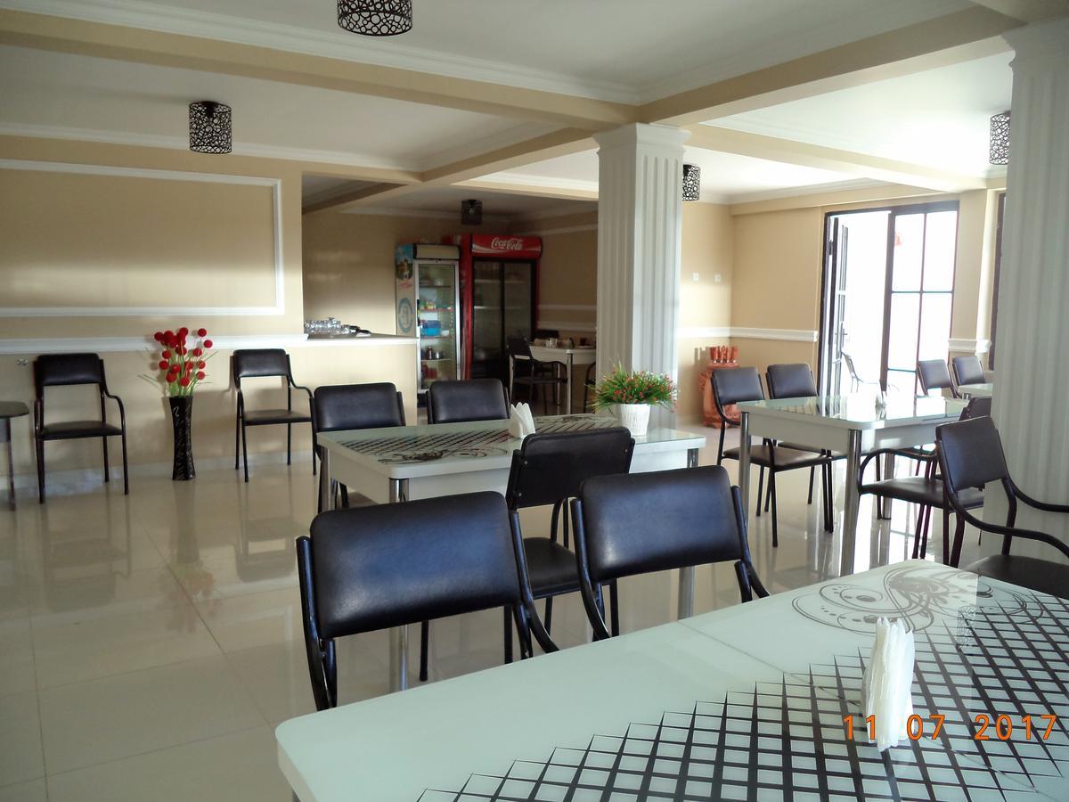 Live Inn Уреки Екстериор снимка