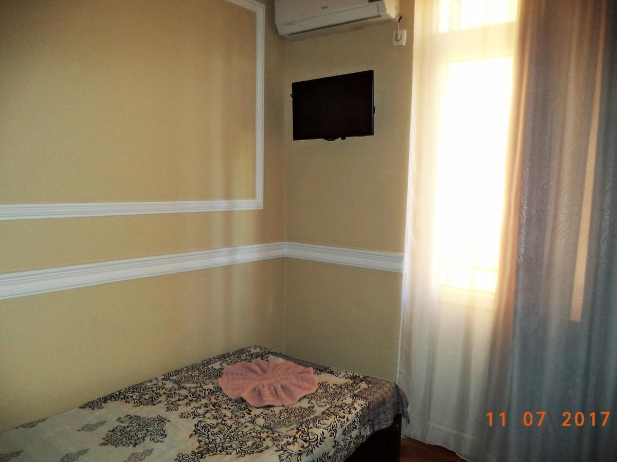 Live Inn Уреки Екстериор снимка