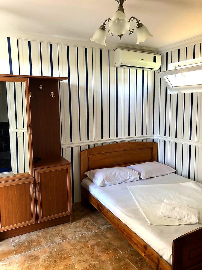 Live Inn Уреки Екстериор снимка