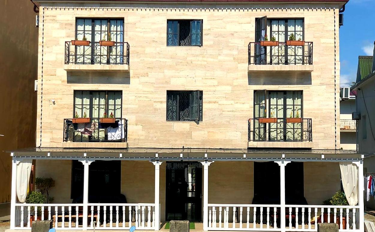 Live Inn Уреки Екстериор снимка